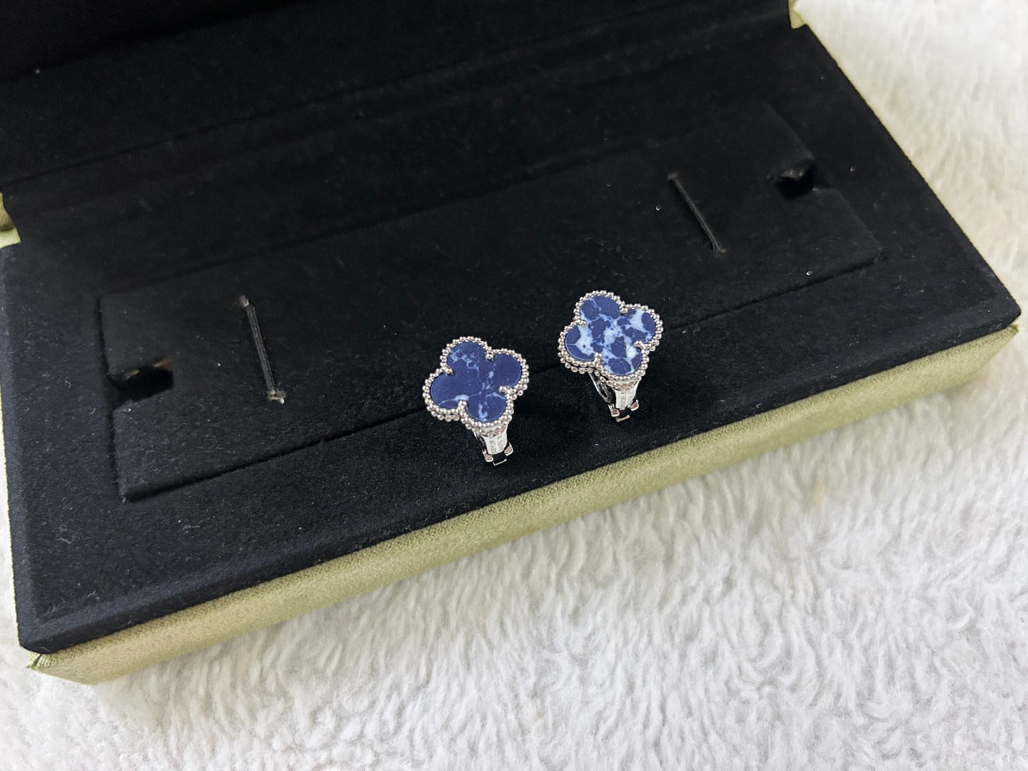 [Bijoux Regalia]Boucles d'oreilles clous moyennes en pierre de trèfle