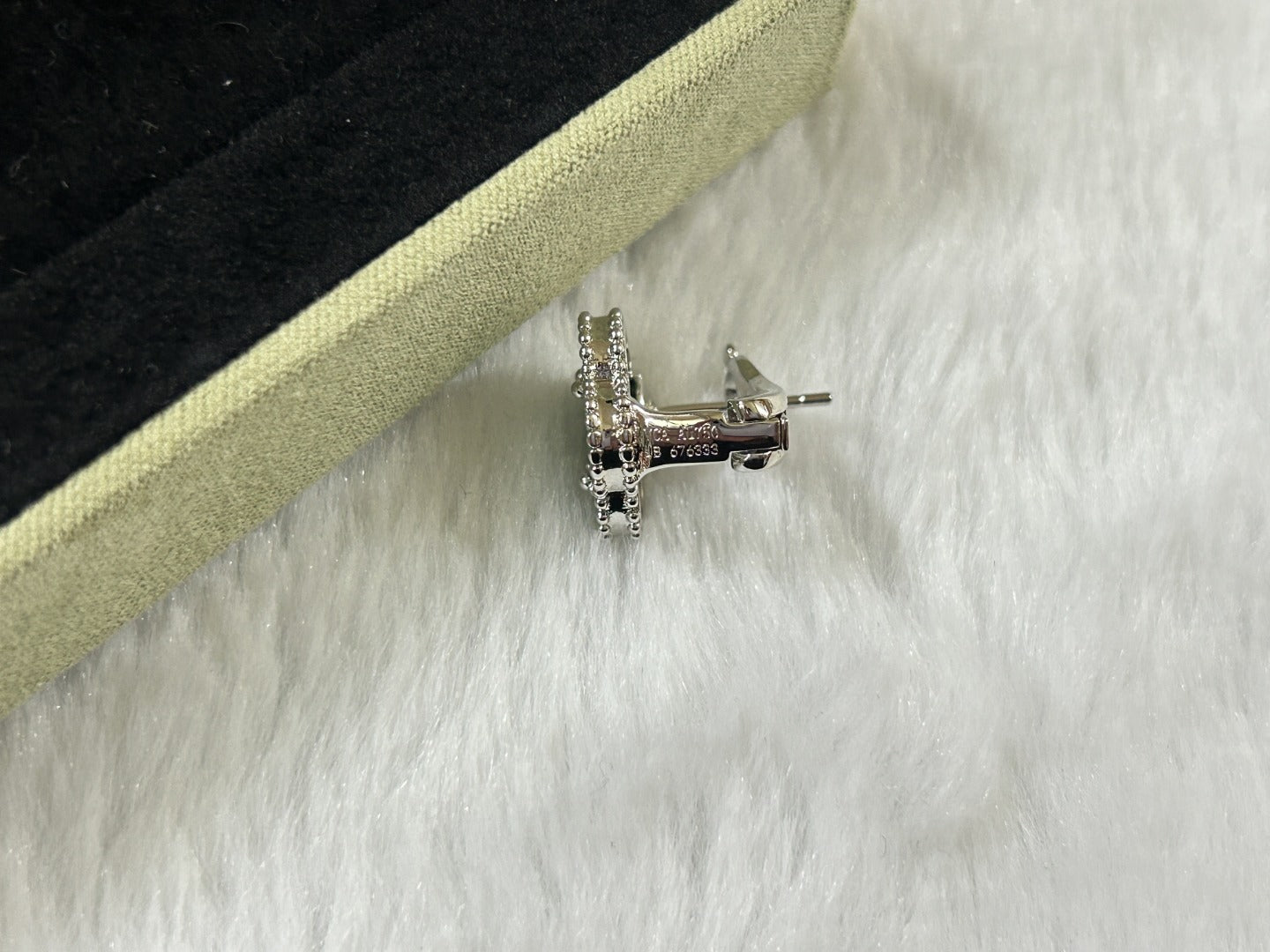 [Bijoux Regalia]Boucles d'oreilles clous moyennes en pierre de trèfle