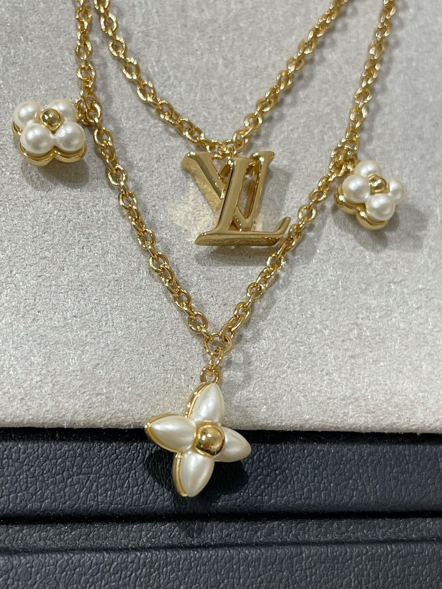 [Bijoux Regalia] COLLIER DOUBLE RANGÉE EN NACRE DORÉE FLOWERGRAM