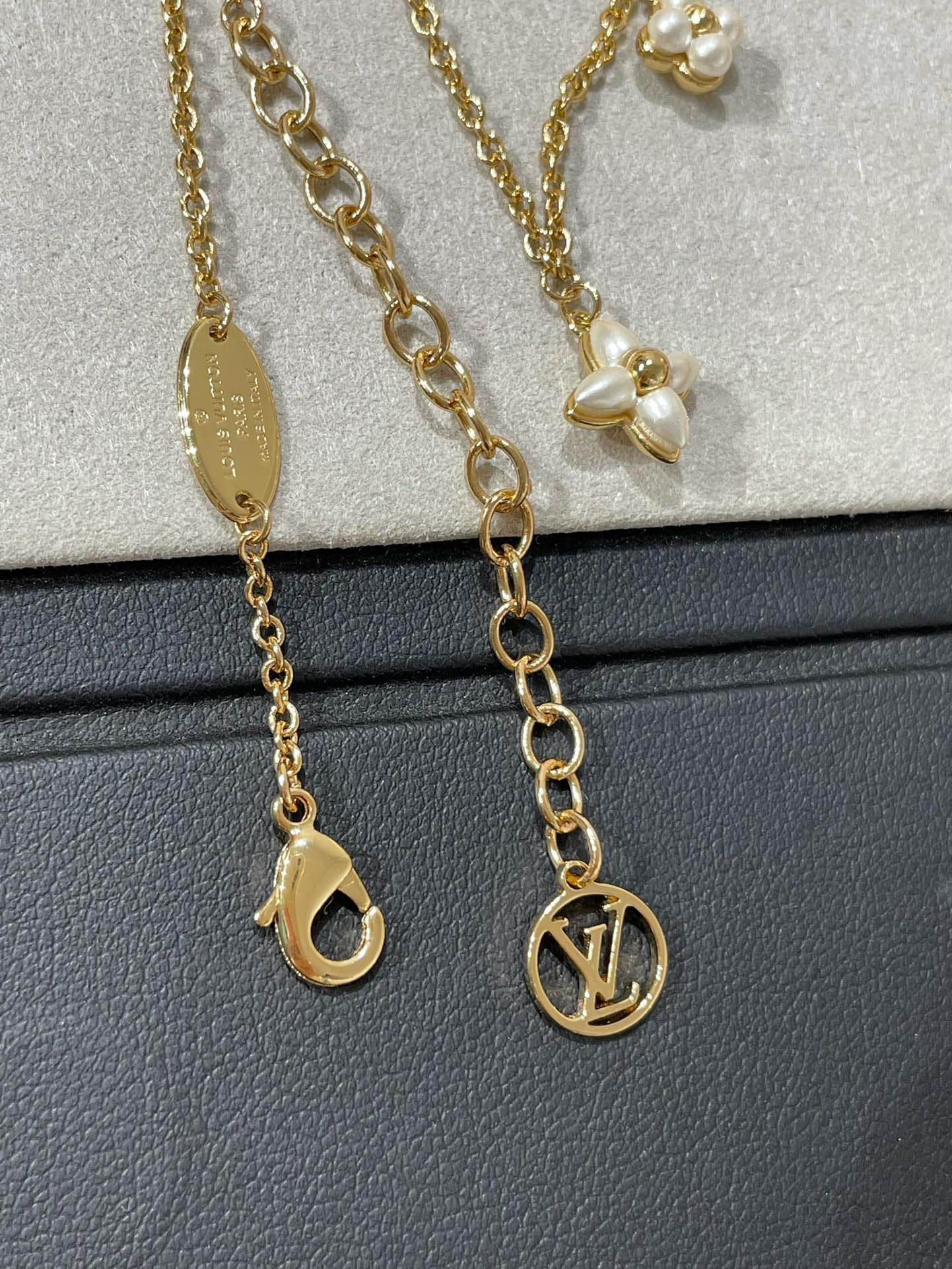 [Bijoux Regalia] COLLIER DOUBLE RANGÉE EN NACRE DORÉE FLOWERGRAM