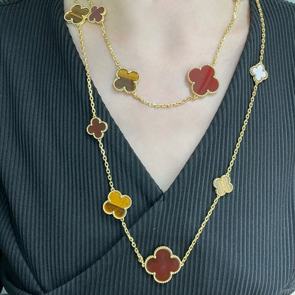 [Joyas Regalia] COLLAR DE OJO DE TIGRE CON 16 MOTIVOS DE TRÉBOL Y CORNALINA EN ORO ROSA