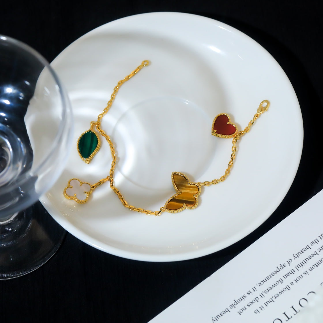 [Joyas Regalia] PULSERA DE ORO CON 5 MOTIVOS LUCKY SPRING 