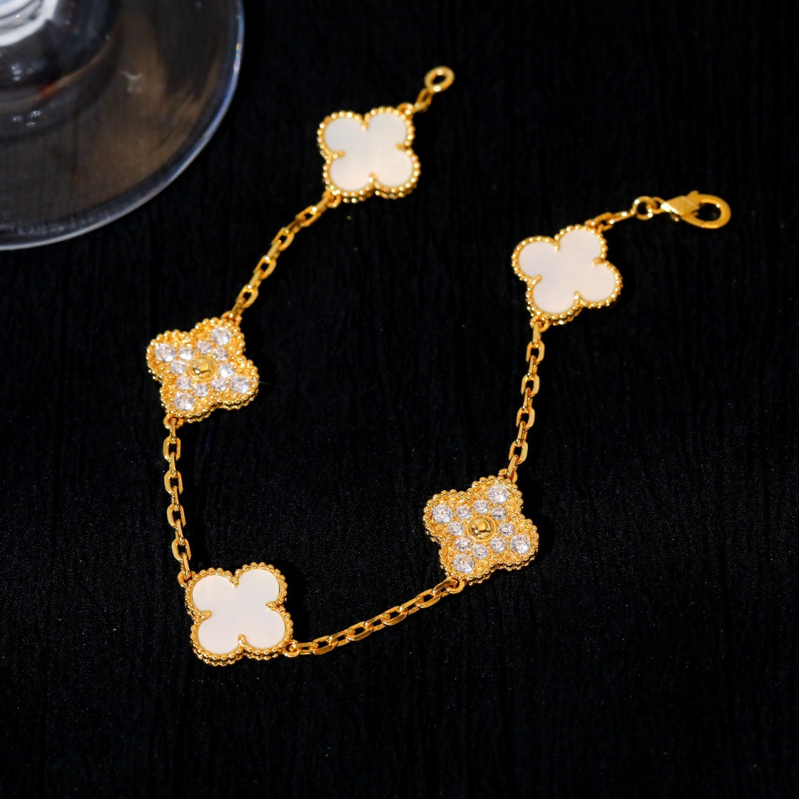 [Regalia jewelry]CLOVER BRACELET 5 MOTIF WHITE MOP DIAMOND