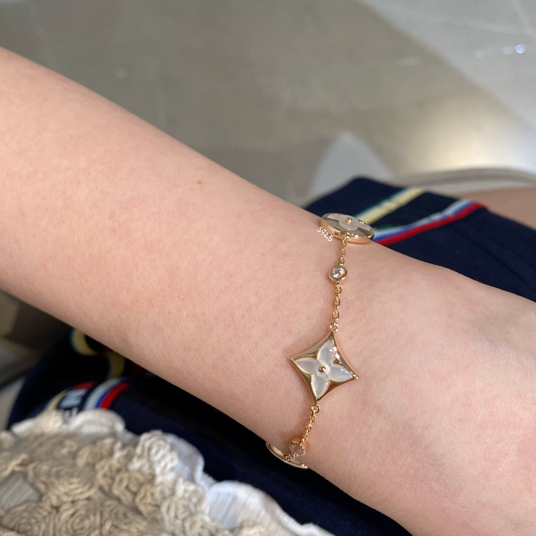 [Regalia jewelry]STAR AND SUN 4 MOTIF WHITE MOP PINK GOLD BRACELET