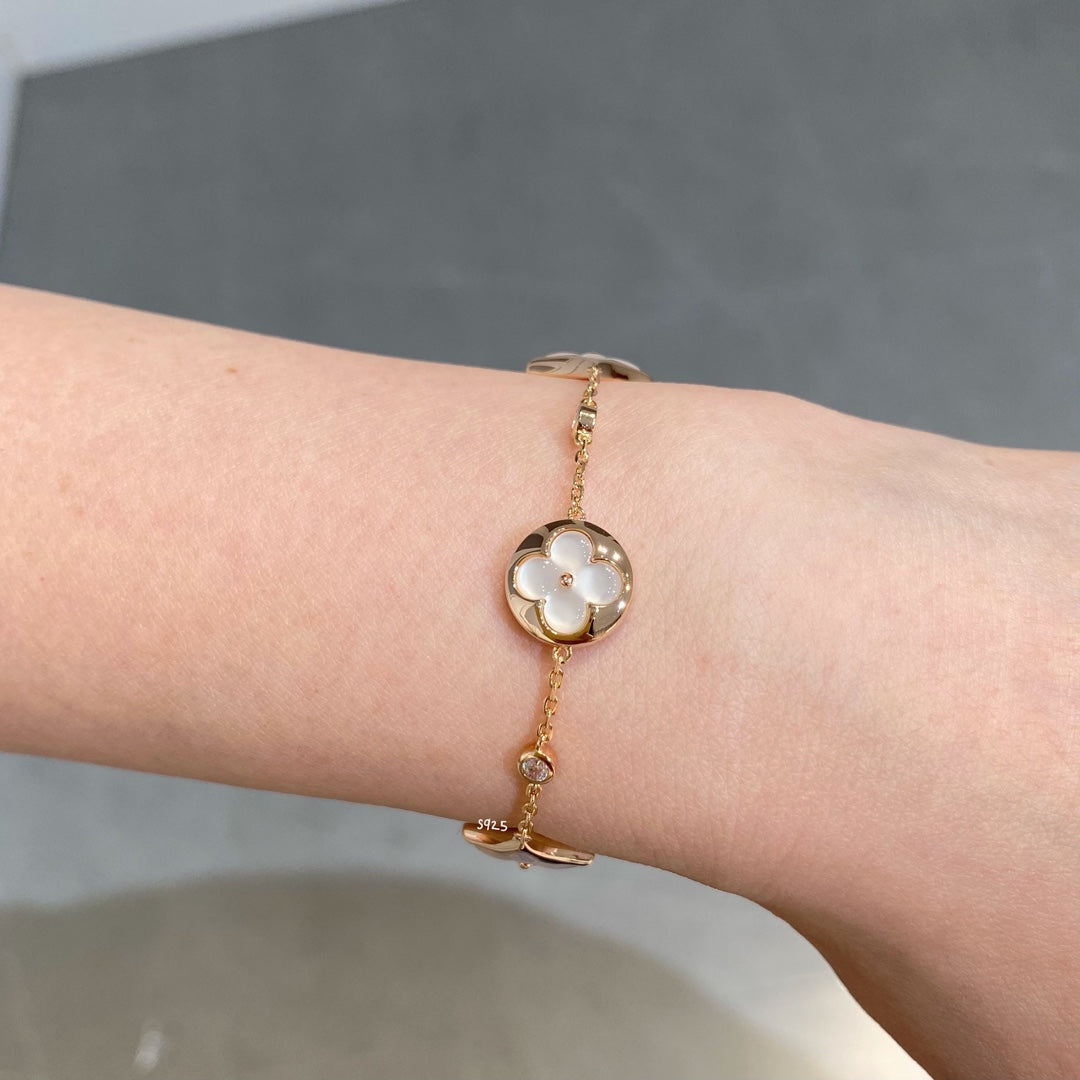 [Regalia jewelry]STAR AND SUN 4 MOTIF WHITE MOP PINK GOLD BRACELET