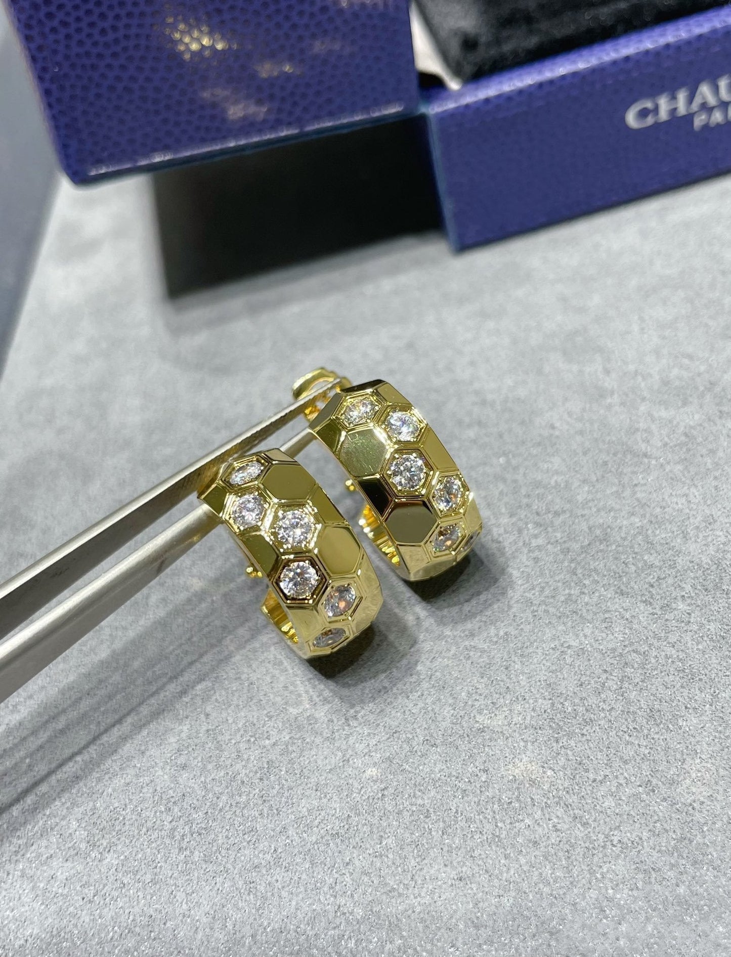 [Regalia jewelry]BEE LOVE DIAMOND HOOP EARRINGS