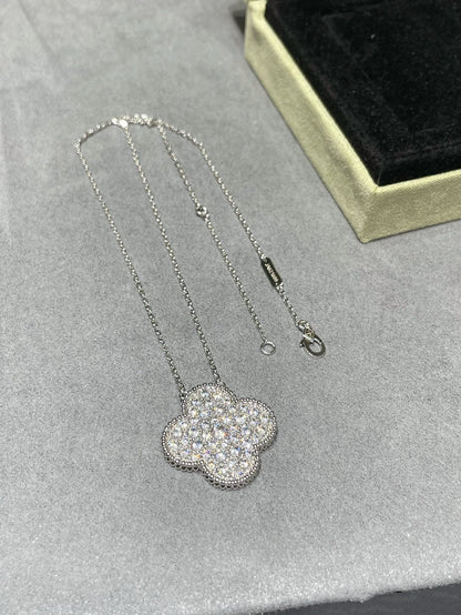 [Joyas Regalia] COLLAR DE PLATA CON COLGANTE DE TRÉBOL DE 25 MM Y DIAMANTES PAVÉ