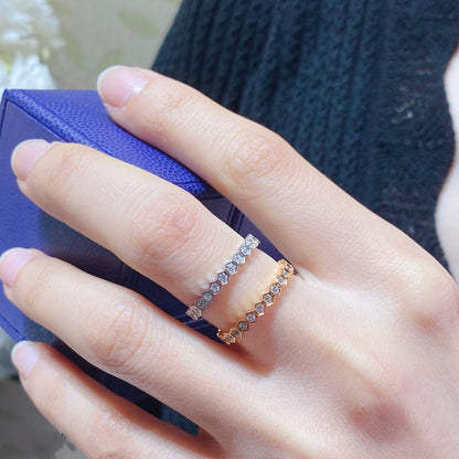 [Joyas Regalia] ANILLO PEQUEÑO CON PAVÉ DE DIAMANTES BEE LOVE
