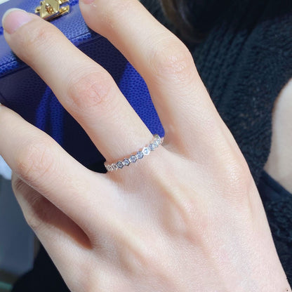 [Joyas Regalia] ANILLO PEQUEÑO CON PAVÉ DE DIAMANTES BEE LOVE