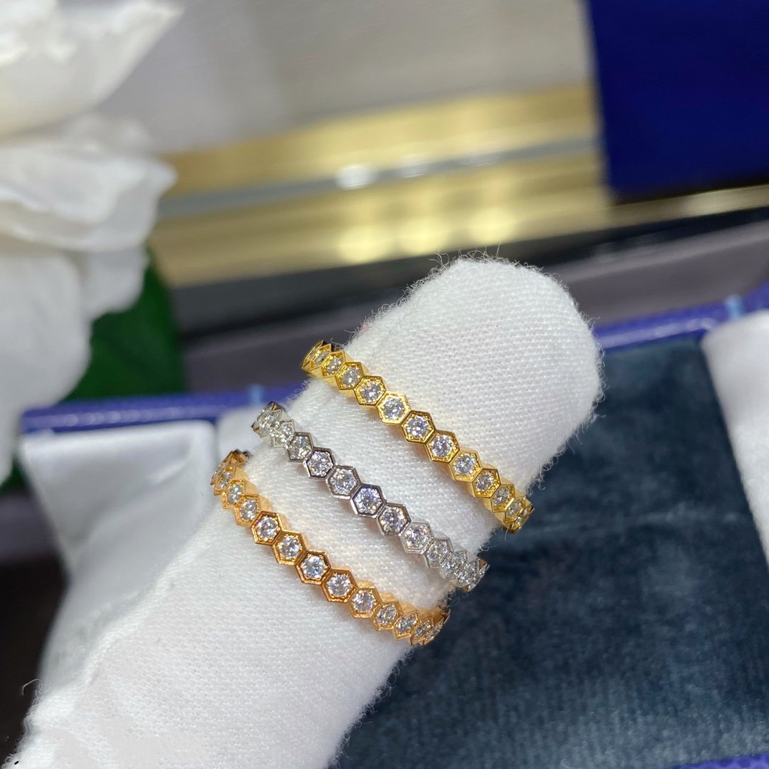 [Joyas Regalia] ANILLO PEQUEÑO CON PAVÉ DE DIAMANTES BEE LOVE
