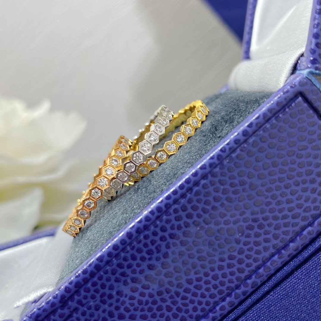 [Joyas Regalia] ANILLO PEQUEÑO CON PAVÉ DE DIAMANTES BEE LOVE