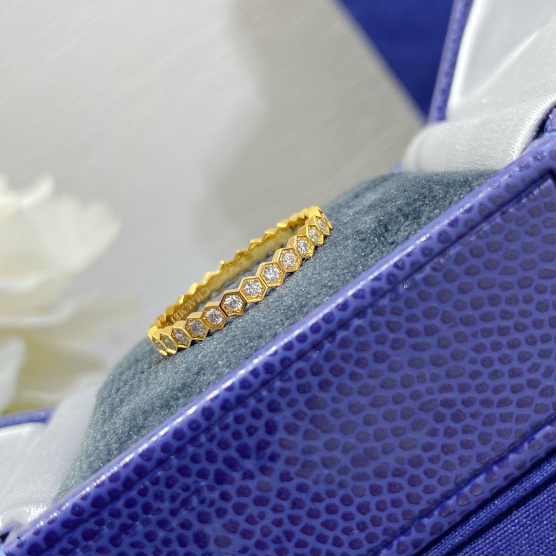 [Joyas Regalia] ANILLO PEQUEÑO CON PAVÉ DE DIAMANTES BEE LOVE