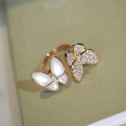 [Joyas Regalia] ANILLO DE TRAPEADOR CON DIAMANTES Y MARIPOSA DOBLE