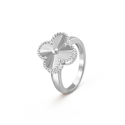 [Joyas Regalia] ANILLO DE PLATA CON TRÉBOL