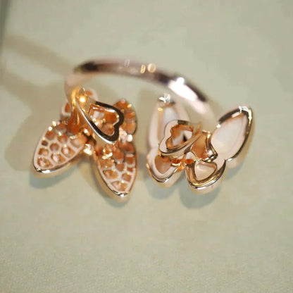 [Joyas Regalia] ANILLO DE TRAPEADOR CON DIAMANTES Y MARIPOSA DOBLE