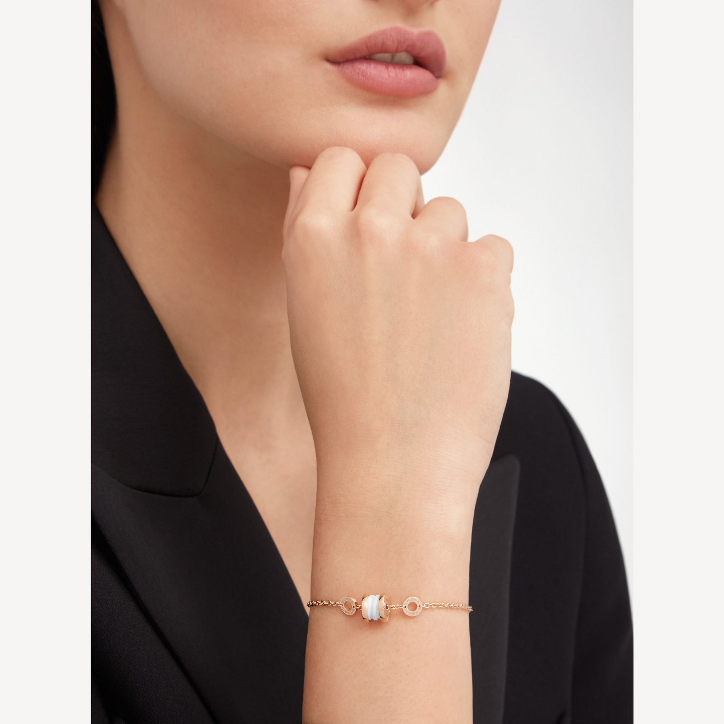 [Joyas Regalia] PULSERA ZERO 1 DE ORO ROSA SUAVE Y CERÁMICA BLANCA