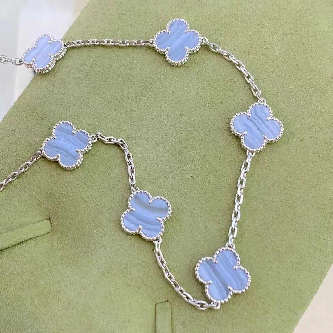 [Joyas Regalia] COLLAR DE CALCEDONIA PÚRPURA CON 10 MOTIVOS DE TRÉBOL