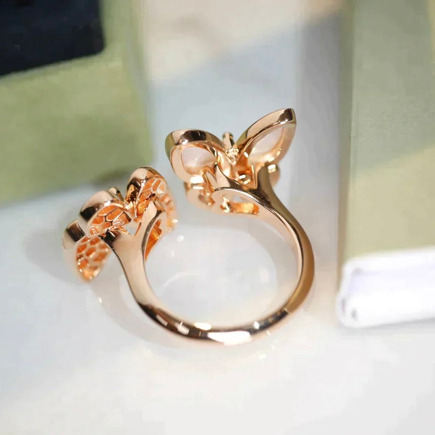 [Joyas Regalia] ANILLO DE TRAPEADOR CON DIAMANTES Y MARIPOSA DOBLE