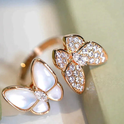 [Joyas Regalia] ANILLO DE TRAPEADOR CON DIAMANTES Y MARIPOSA DOBLE