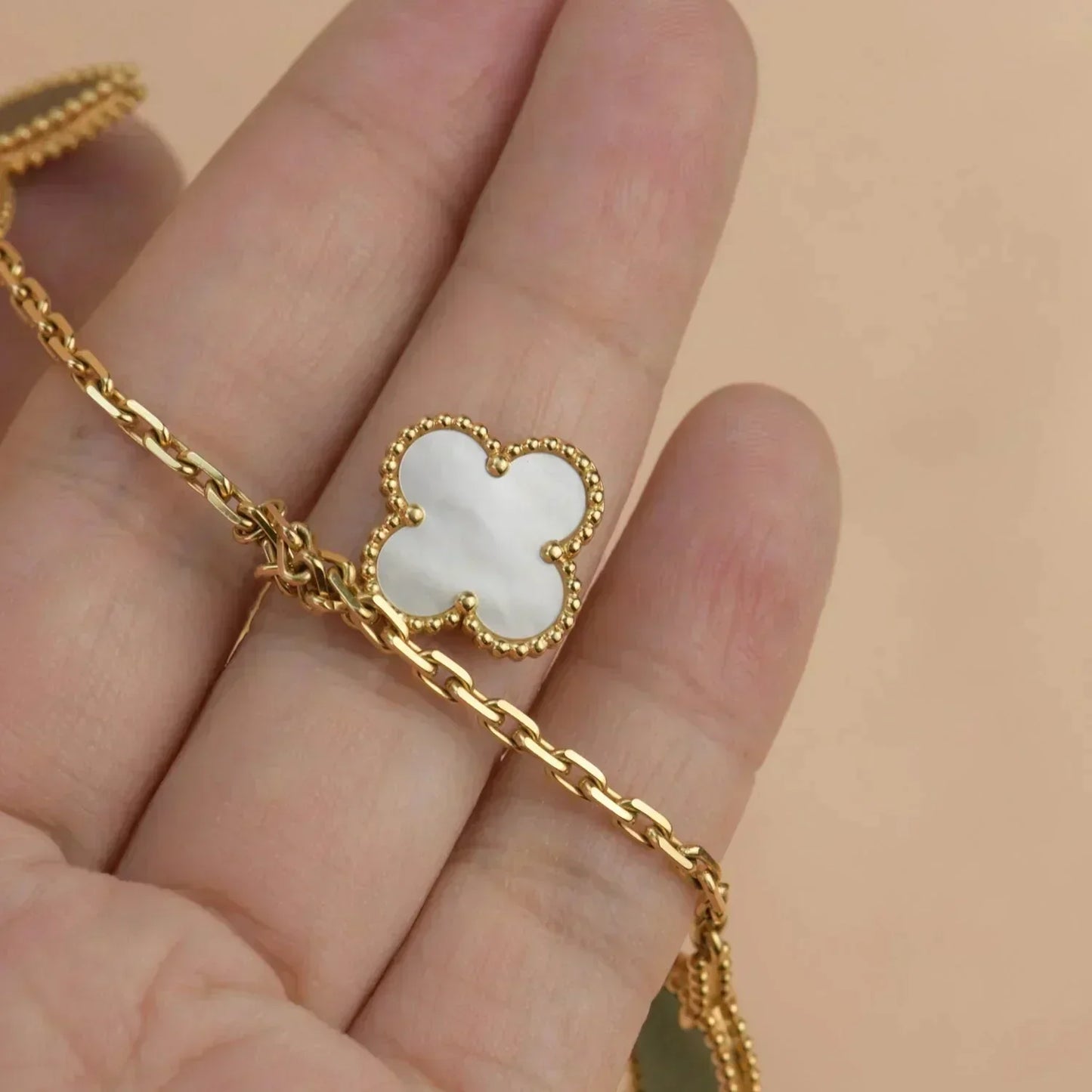 [Joyas Regalia] PULSERA DE ORO CON 5 MOTIVOS LUCKY SPRING 