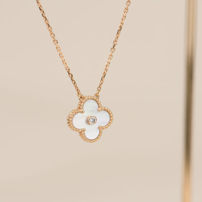 [Bijoux Regalia] COLLIER FRITILLARIA BLANC DIAMANT TRÈFLE 15 MM