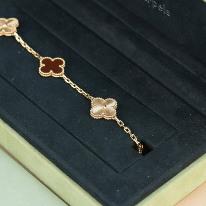 [Bijoux Regalia]BRACELET EN OR CORNALINE À 5 MOTIFS TRÈFLE 