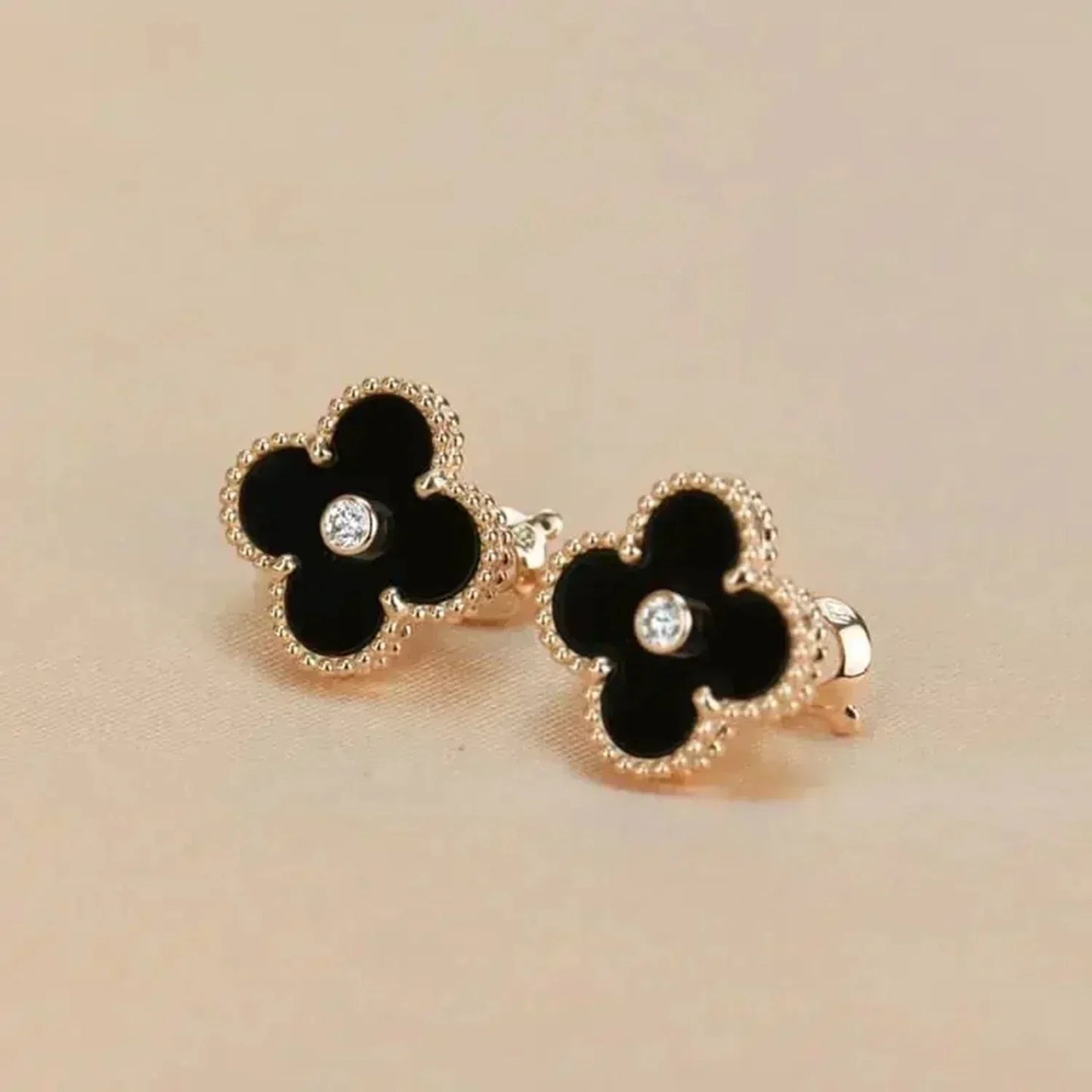 [Bijoux Regalia] BOUCLES D'OREILLES CLOVER MOYENNES 1 MOTIF ONYX DIAMANT