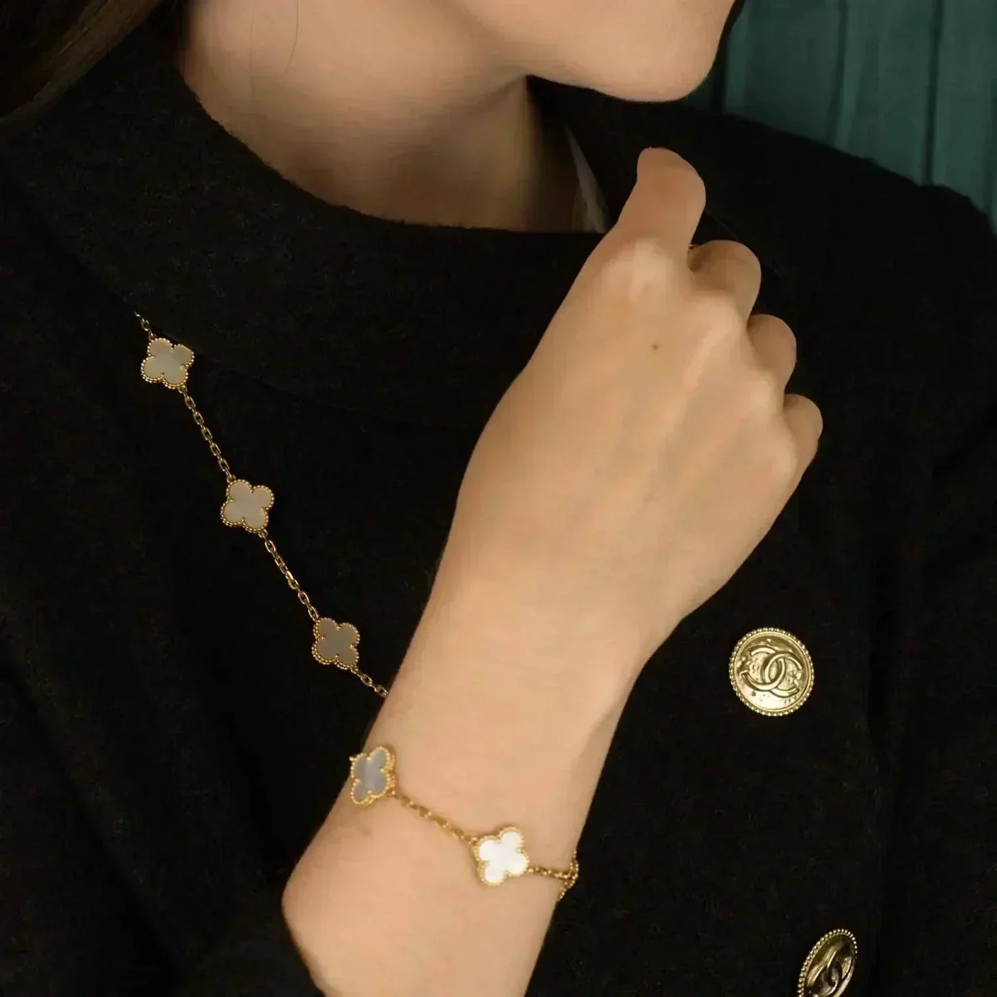 [Regalia jewelry]CLOVER  5 MOTIF WHITE MOP BRACELET