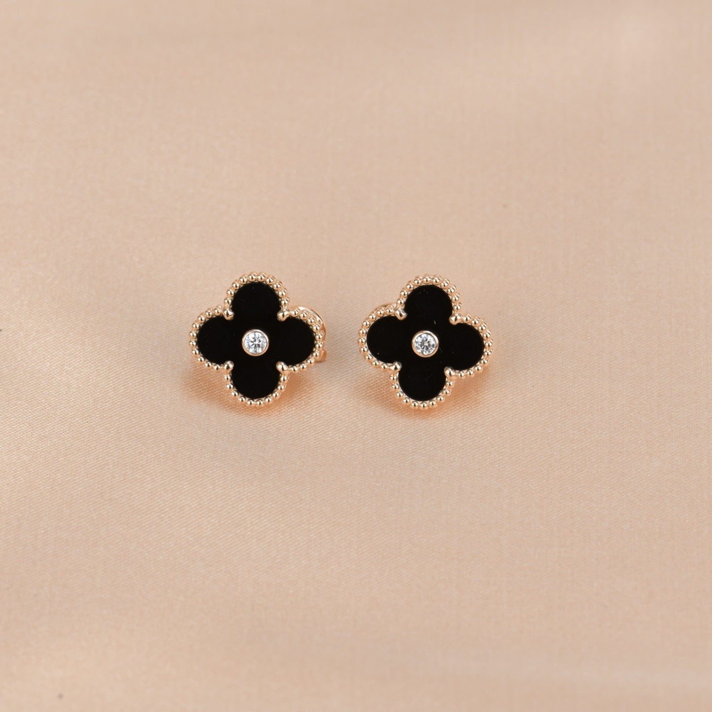 [Bijoux Regalia] BOUCLES D'OREILLES CLOVER MOYENNES 1 MOTIF ONYX DIAMANT
