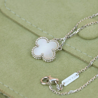 [Joyas Regalia] TRÉBOL 15MM PLATA NÁCAR BLANCA