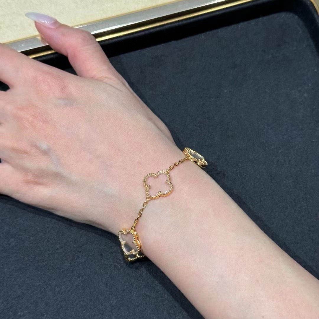 [Regalia jewelry]CLOVER 5 MOTIF ROCK CRYSTAL PINK GOLD BRACELET