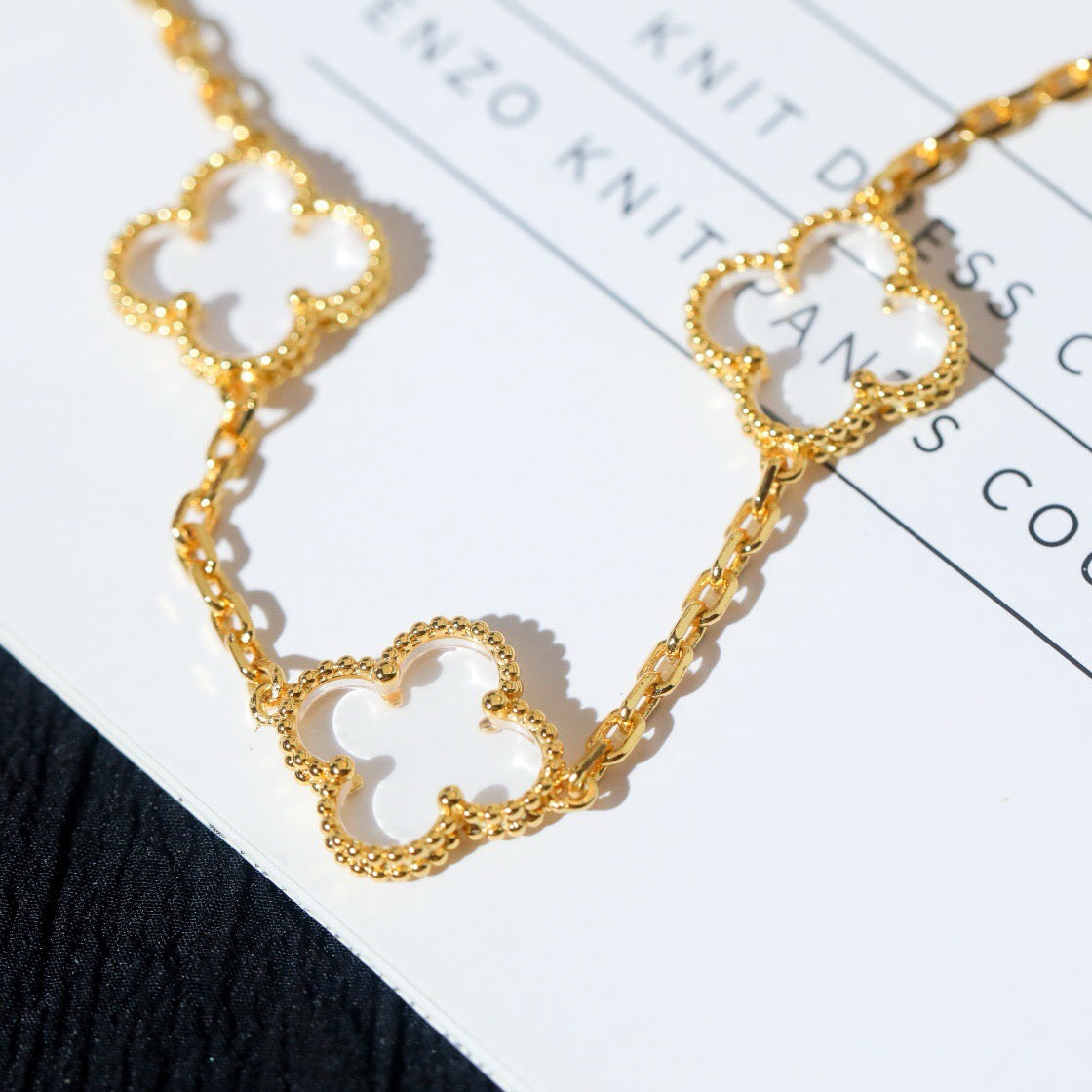 [Regalia jewelry]CLOVER 5 MOTIF ROCK CRYSTAL PINK GOLD BRACELET
