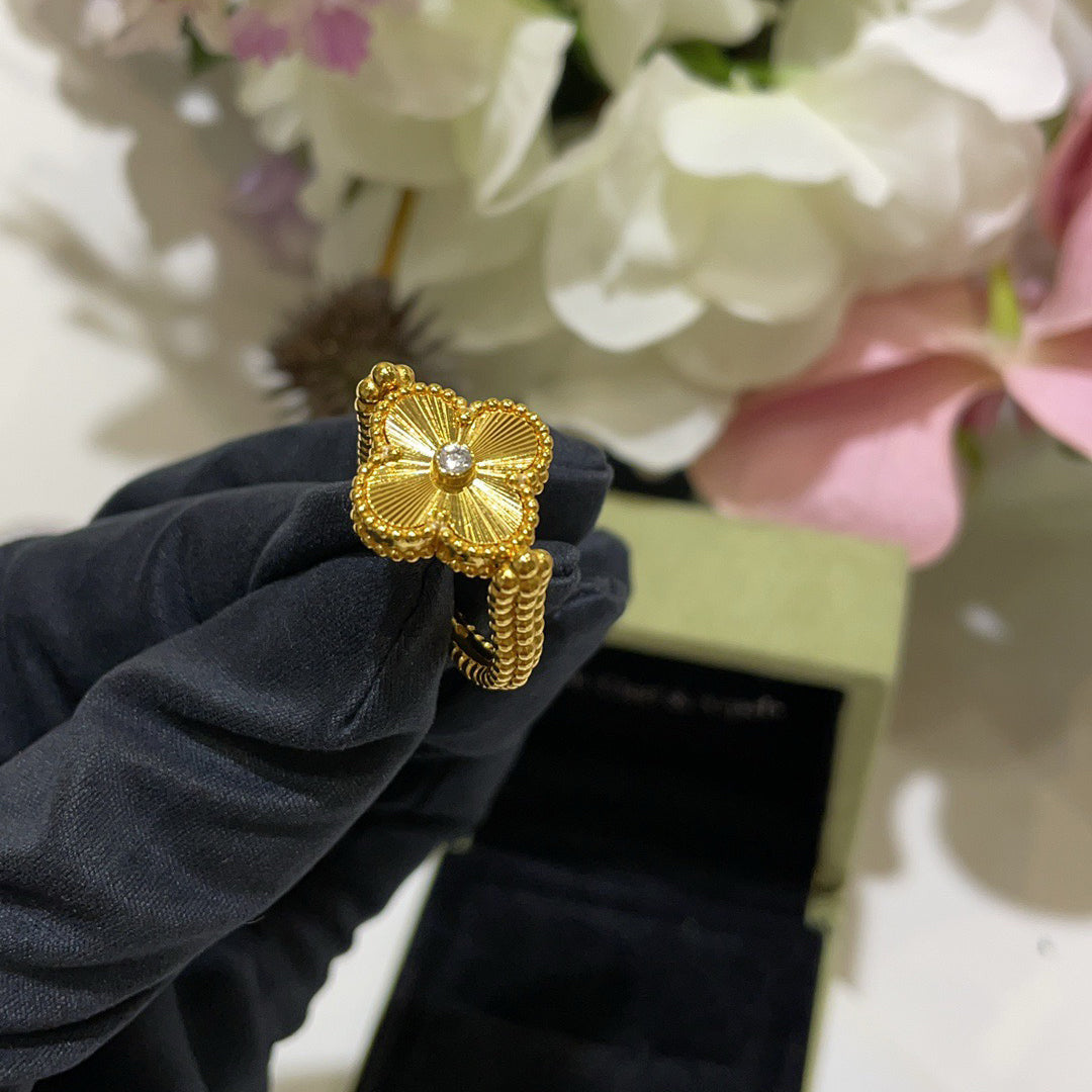 [Joyas Regalia]Anillo de ágata azul ribereña de trébol
