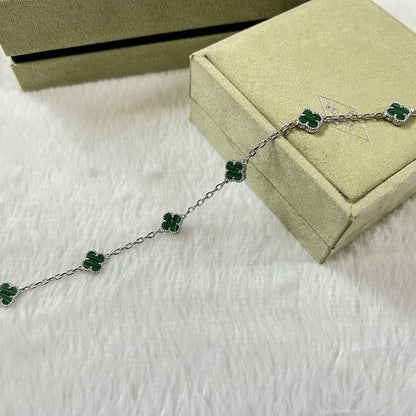 [Joyas Regalia] PULSERA DE MALAQUITA CON 6 MOTIVOS DE TRÉBOL
