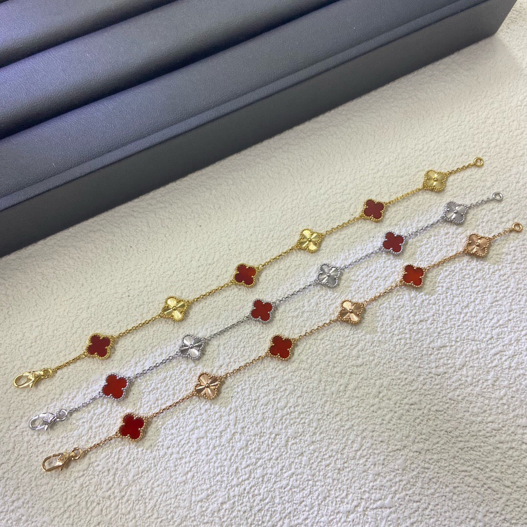 [Joyas Regalia] PULSERA LÁSER DE ÁGATA ROJA CON 6 MOTIVOS DE TRÉBOL