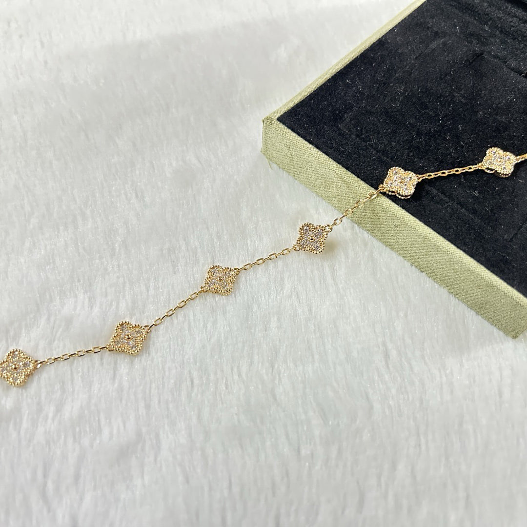 [Joyas Regalia] PULSERA DE DIAMANTES CON 6 MOTIVOS DE TRÉBOL