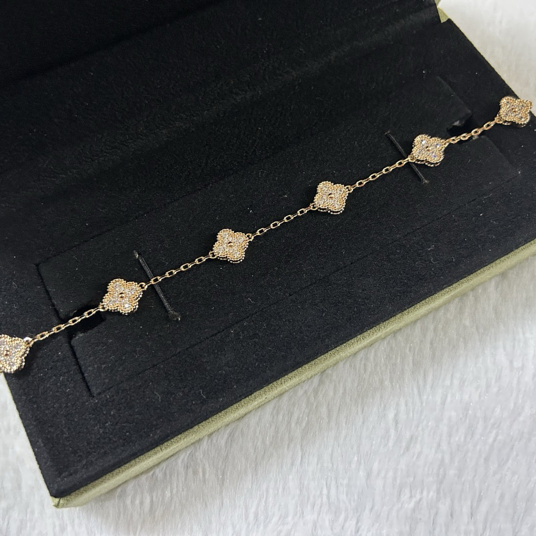 [Joyas Regalia] PULSERA DE DIAMANTES CON 6 MOTIVOS DE TRÉBOL