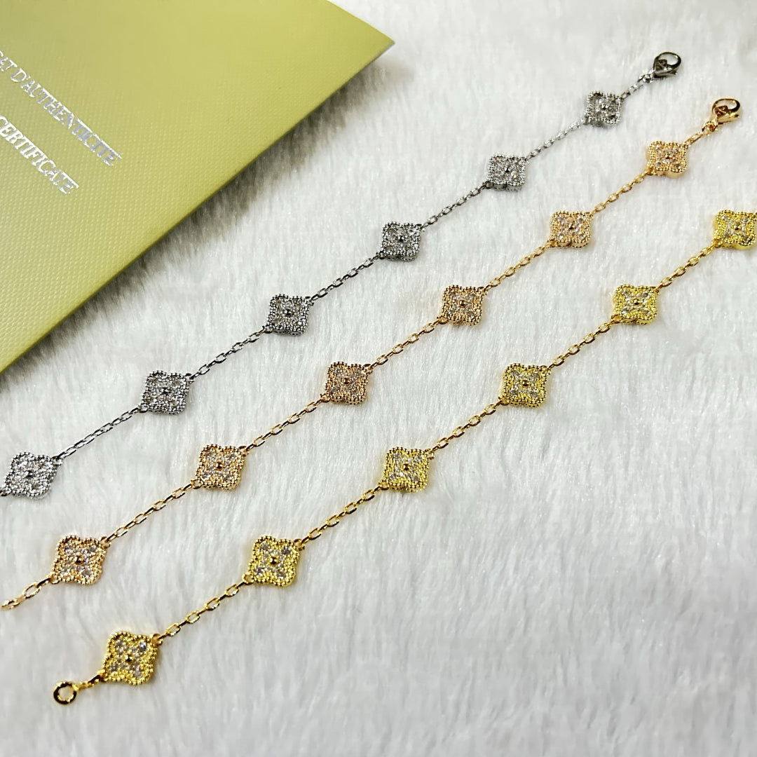 [Joyas Regalia] PULSERA DE DIAMANTES CON 6 MOTIVOS DE TRÉBOL