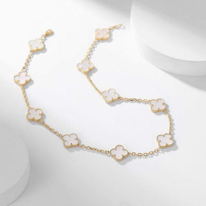[Joyas Regalia] COLLAR DE NÁCAR BLANCO CON 10 MOTIVOS DE TRÉBOLES