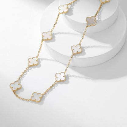 [Joyas Regalia] COLLAR DE NÁCAR BLANCO CON 10 MOTIVOS DE TRÉBOLES