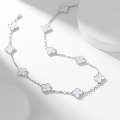 [Joyas Regalia] COLLAR DE NÁCAR BLANCO CON 10 MOTIVOS DE TRÉBOLES
