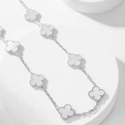 [Joyas Regalia] COLLAR DE NÁCAR BLANCO CON 10 MOTIVOS DE TRÉBOLES