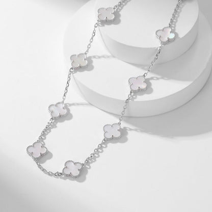 [Joyas Regalia] COLLAR DE NÁCAR BLANCO CON 10 MOTIVOS DE TRÉBOLES