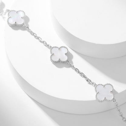 [Joyas Regalia] COLLAR DE NÁCAR BLANCO CON 10 MOTIVOS DE TRÉBOLES
