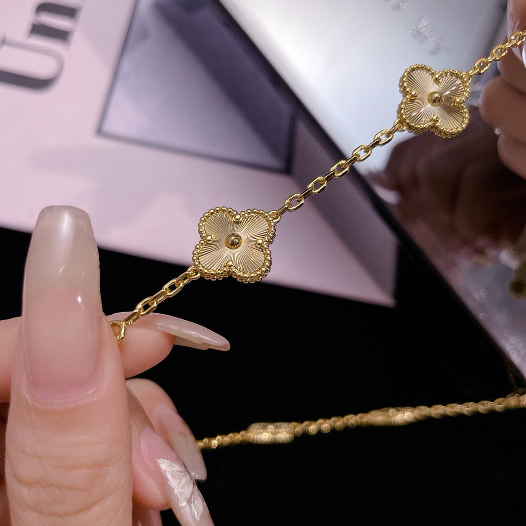 [Bijoux Regalia]CLOVERS LE COLLIER LASER À 10 MOTIFS