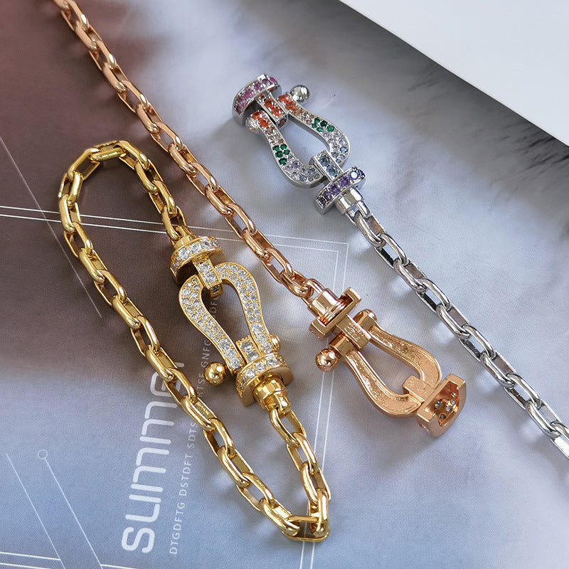 [Joyas Regalia]Pulsera de metal con cierre de herradura grande FORCE