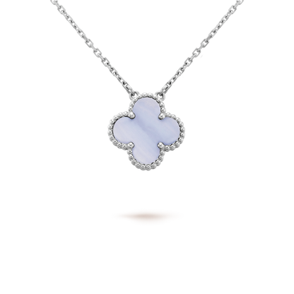 [Joyas Regalia] COLLAR DE TRÉBOL DE 15 MM DE CALCEDONIA AZUL PLATA