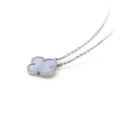 [Joyas Regalia] COLLAR DE TRÉBOL DE 15 MM DE CALCEDONIA AZUL PLATA