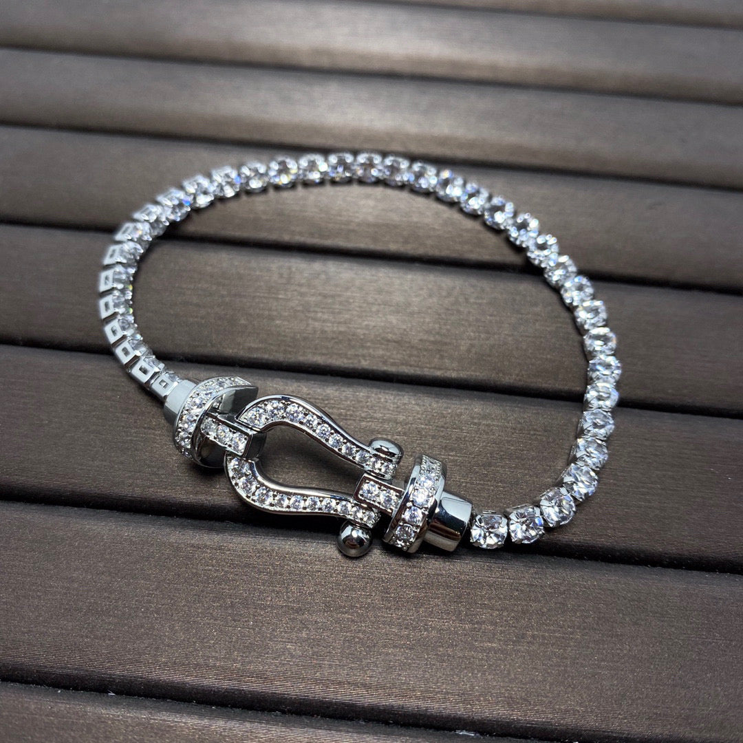[Joyas Regalia]Pulsera de tenis Force con herradura grande y diamantes. 
