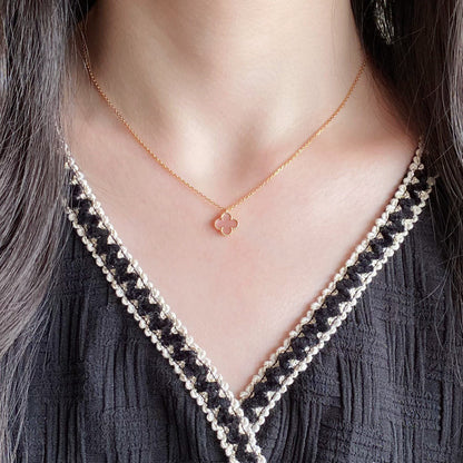 [Joyas Regalia] COLLAR DE UNA SOLA FLOR DE NÁCAR ROSA DE 15 MM CON TRÉBOL